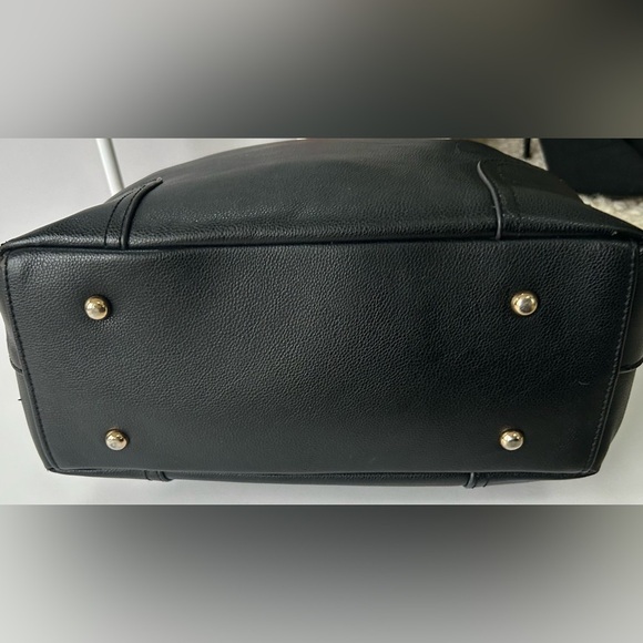 Elegant Black Faux Leather Shoulder Bag - Picture 8 of 13